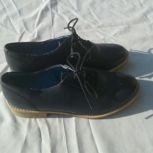 GAP Lace Up Leather Oxford- NWOT